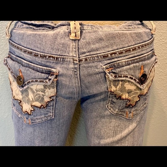 Vintage Farlow Jeans with lace flap pocket accents in size 3 - Picture 3 of 8